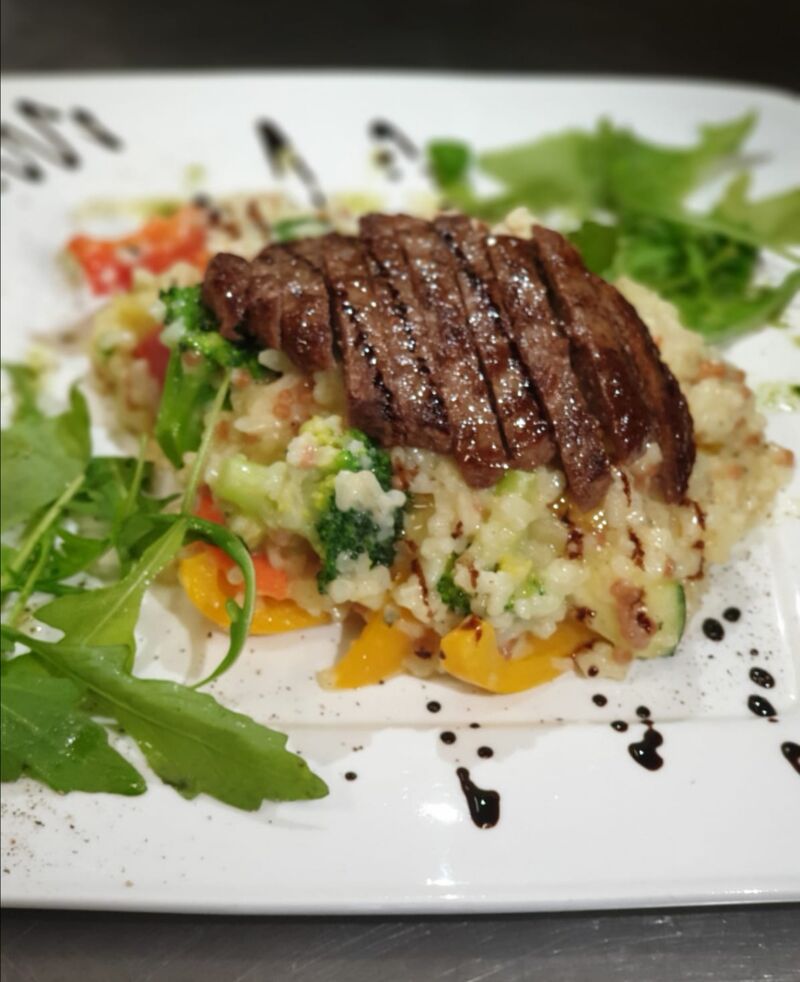 Risotto mit Rinderburger Streifen
8,90€