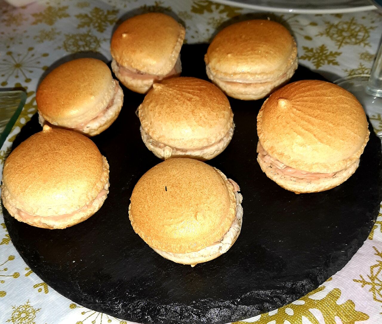 Macaron foir gra sur gelée de vin blanc
