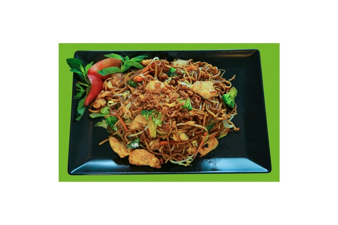 16b. Gebratene Nudeln mit Hühnerfleisch