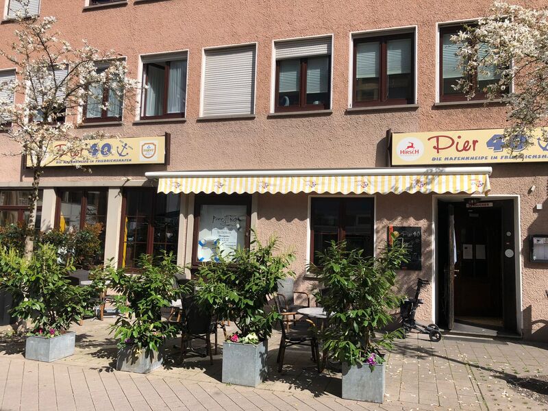 Haupteingang zur Bar