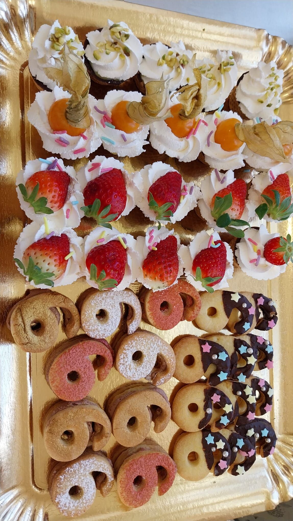 BISCOTTINI CESTINI DI CIOCCOLATO PASTICCERA PANNA E FRUTTA