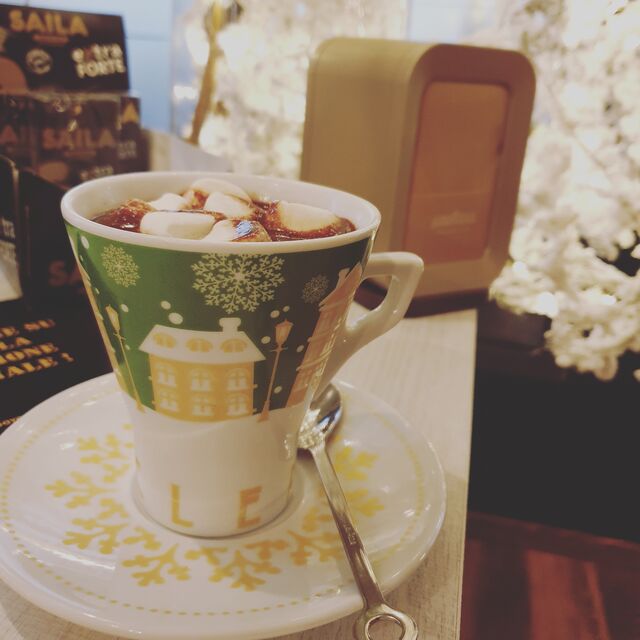 La cioccolata Hell´s.. Cioccolato in tavoletta e latte.. preparata da noi al momento.. 