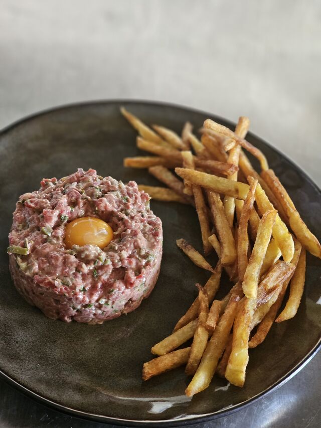 Le tartare de Boeuf, frites maison 
