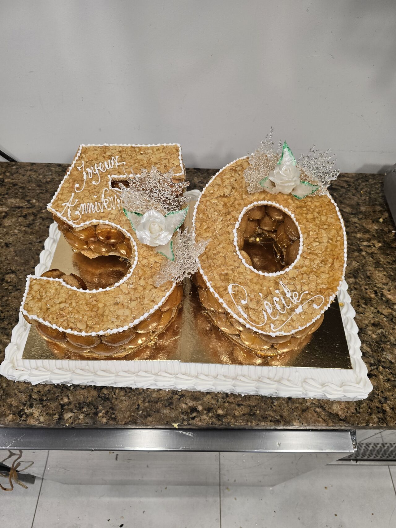 Piece montée chiffre choux crème patissiere nougatine 