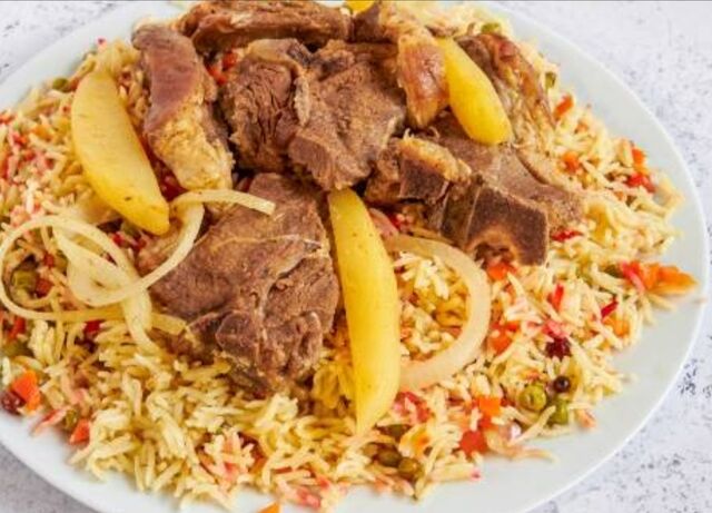 Assiette de riz basmati et viande