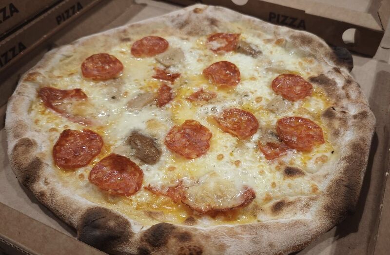 Bianca con Salamino piccante, porcini e zola