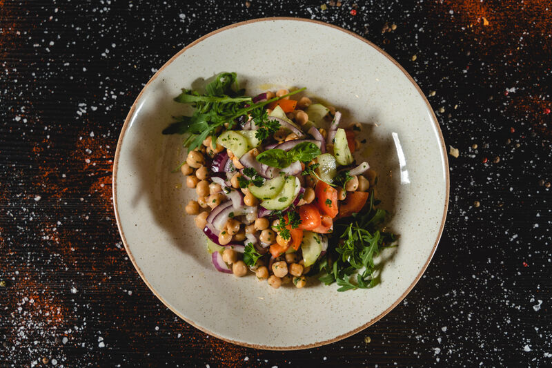 Ljetna salata od slanutka