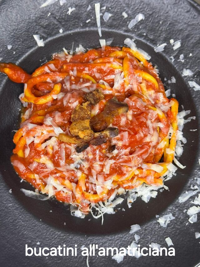 BUCATINI ALL'AMATRICIANA