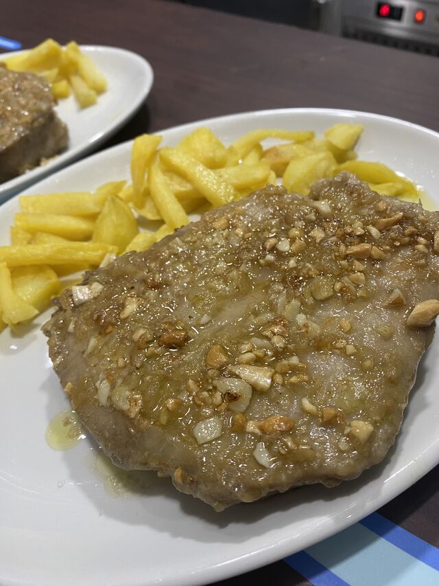 Atún en salsa de almendras