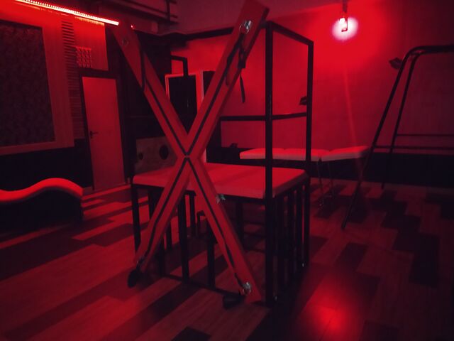 ZONA MIXTA: EXCLUSIVO PAREJAS: HABITACIÓN ROJA