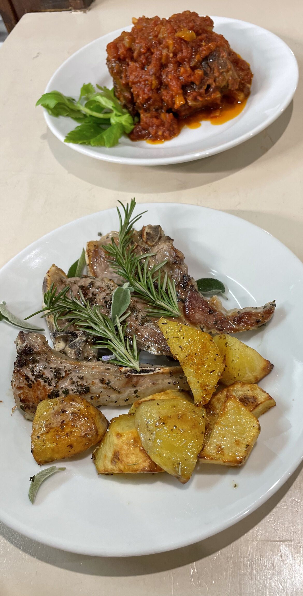 Costoletta a scottadito e coda alla vaccinara