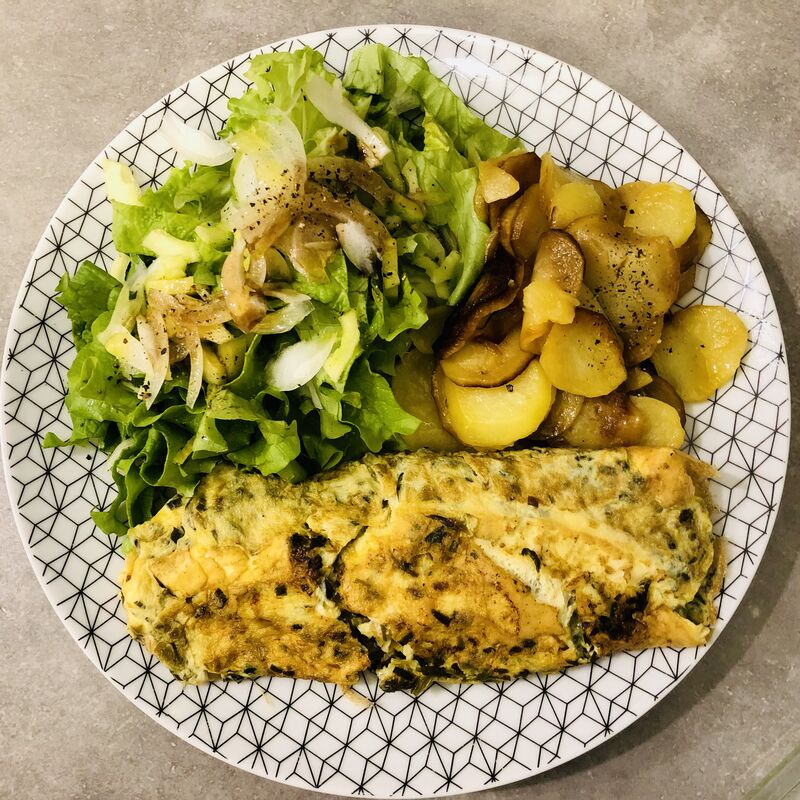 Omelette, Salade et Pomme sautées