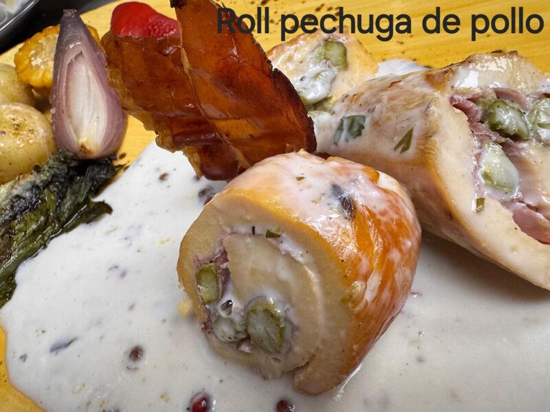 ROLL DE PECHUGA DE POLLO