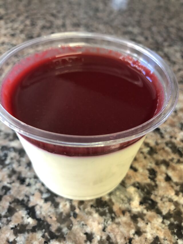 Panna cotta chocolat blanc coulis de framboise