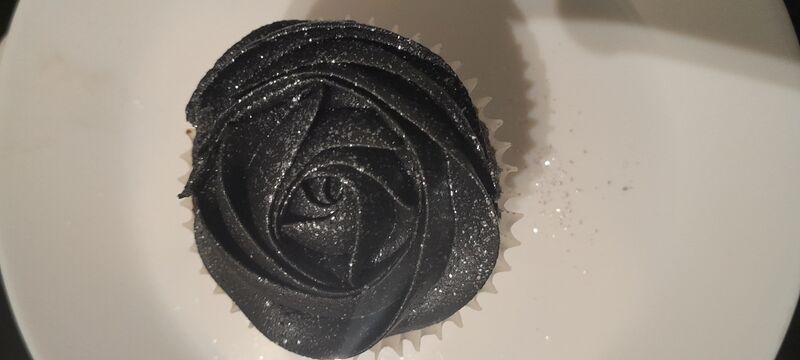 Rose noire avec paillettes argenté