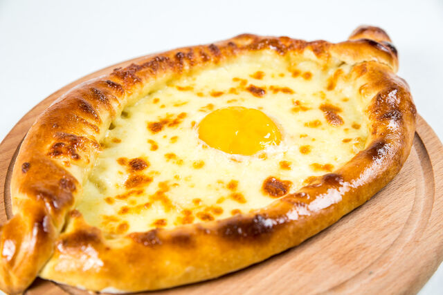 Хачапурі по-Аджарськи.