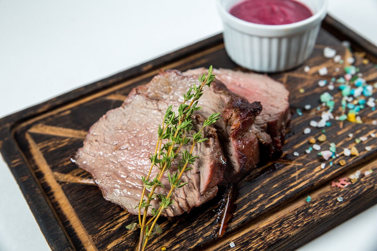 Філе-Міньйон з соусом шалот.