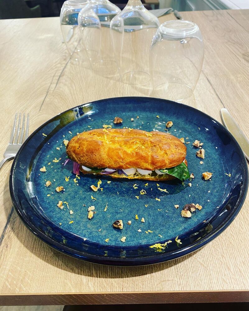 Éclair salée avec sa crème chèvre et ses légumes croquant