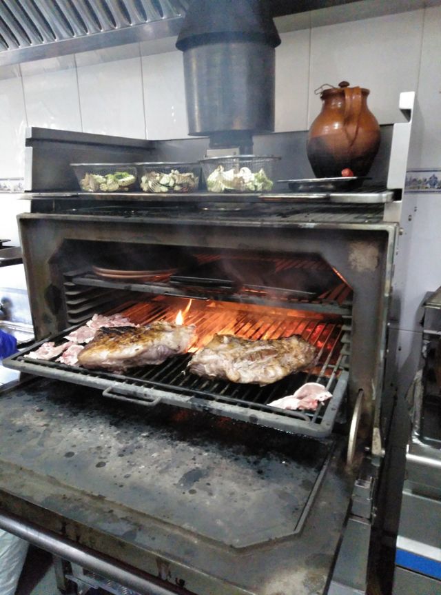 Especialidades a la brasa en horno Josper