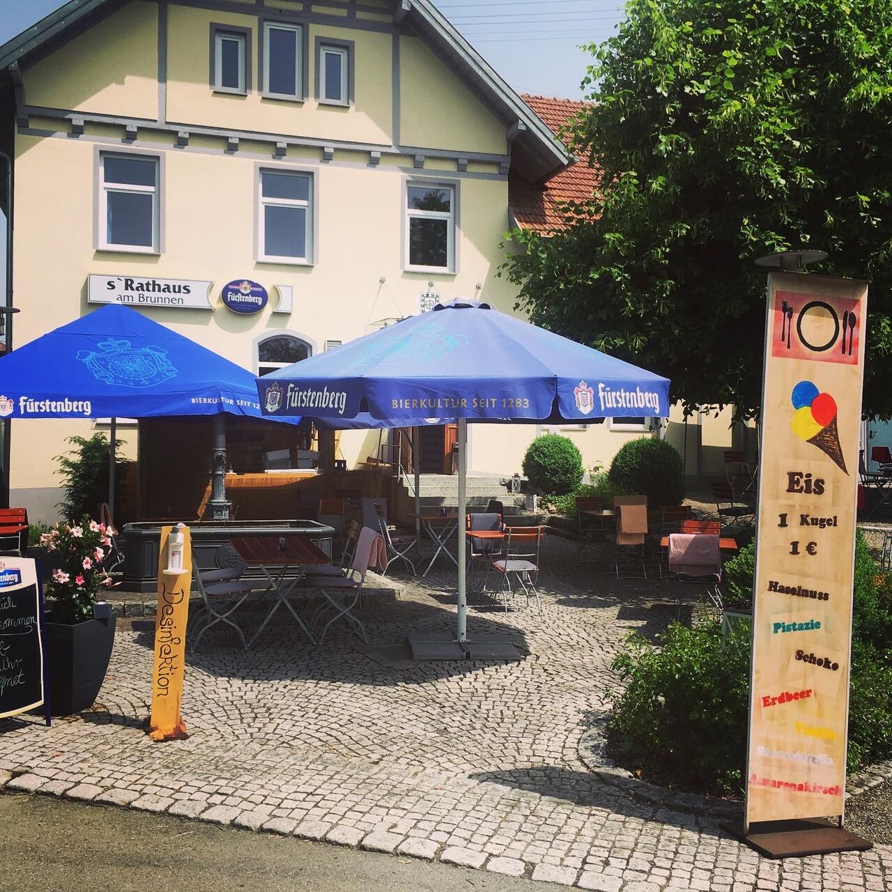 Gemütliches Sitzen in unserem Biergarten