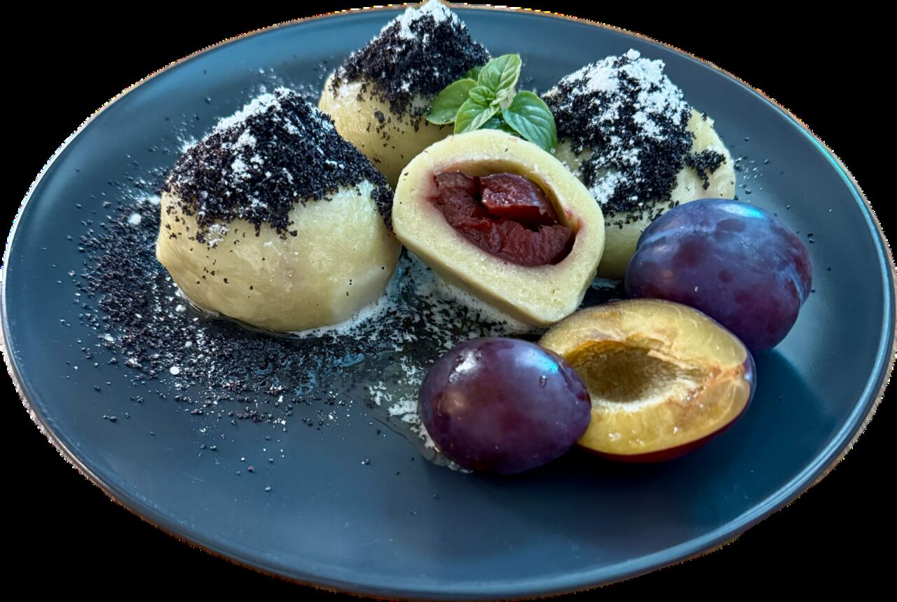Bramborový knedlík plněný švestkou / 400g / 64,-Kč