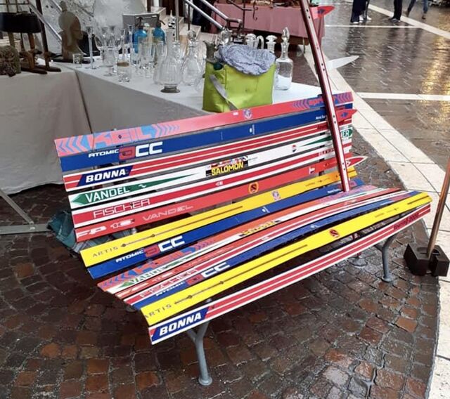 Banc fabriqué avec des skis