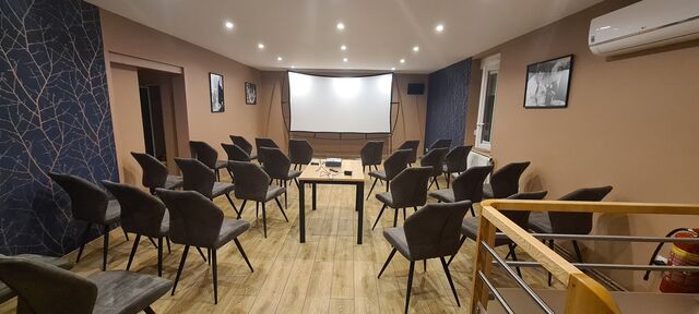 Salle pouvant accueillir vos séminaires et réunions