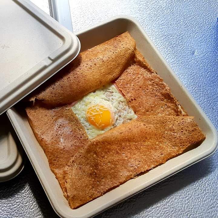 Vente à emporter dans un emballage qui maintient la crêpe au chaud (compostable)