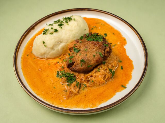 Menü 1: Szegediner Gulasch 