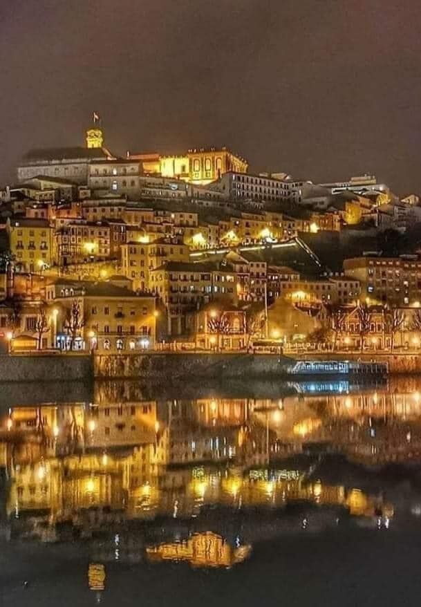 Coimbra a Nossa Bela Cidade vista da outra margem.