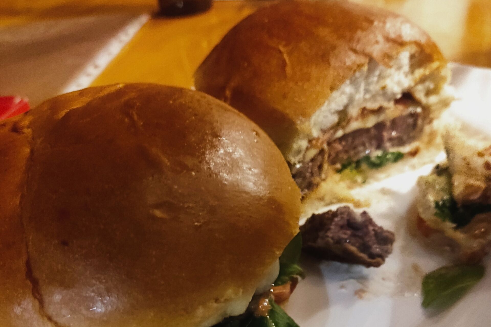 Sočni burgeri i jela s roštilja