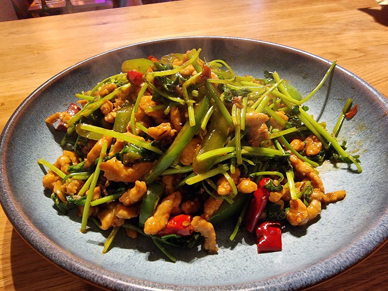 Lamelle de porc sauté avec du coriandre 香辣肉丝