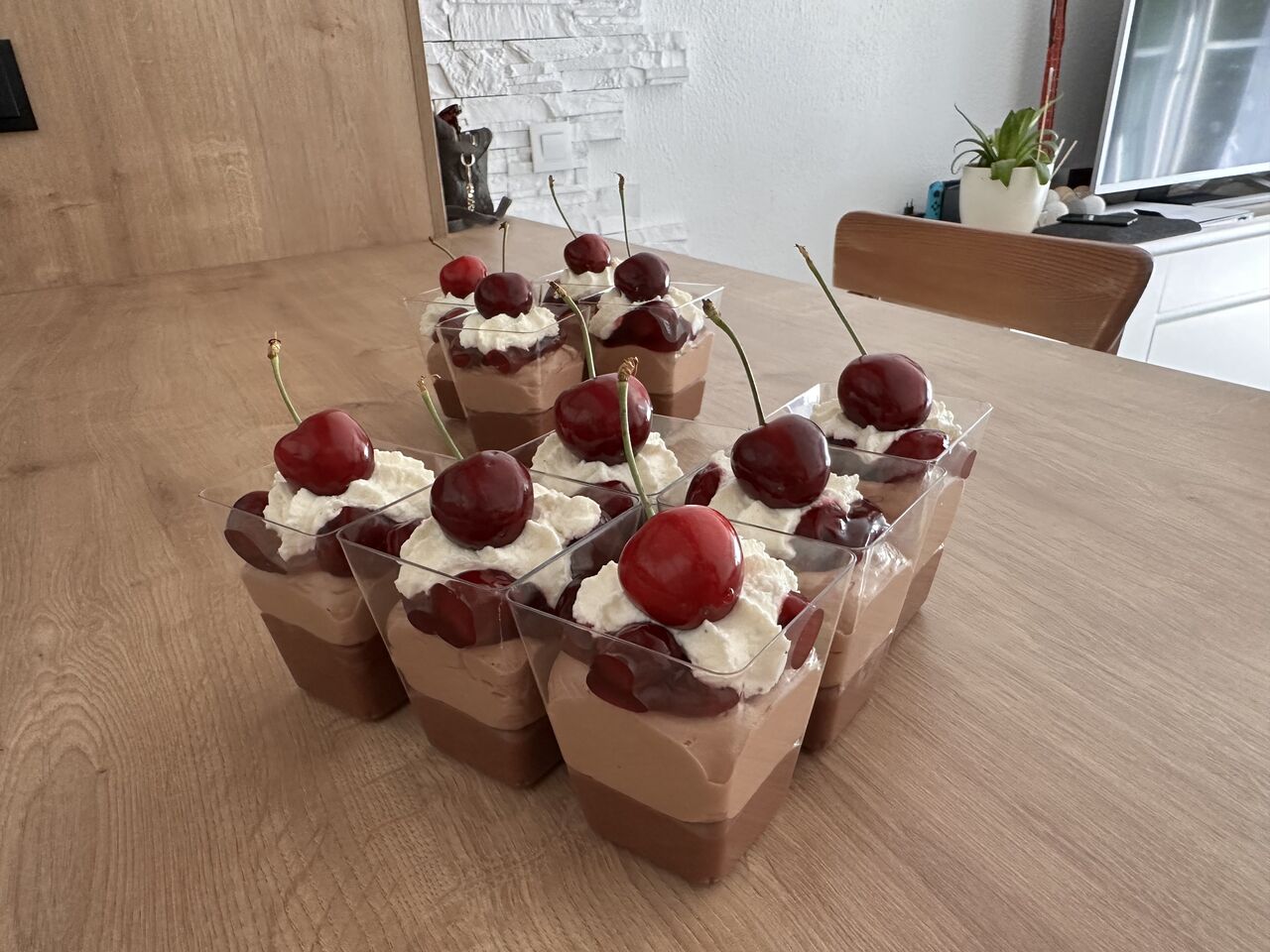 Mini deserki mus gorzka czek/mleczna czek/frużelina wiśniowa