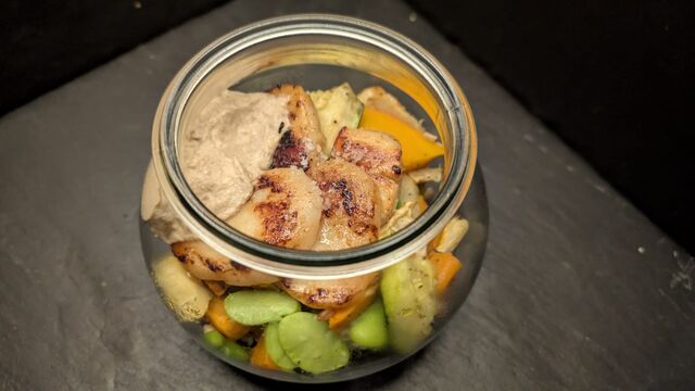 Poêlée de St Jacques sauce thaï & légumes de printemps