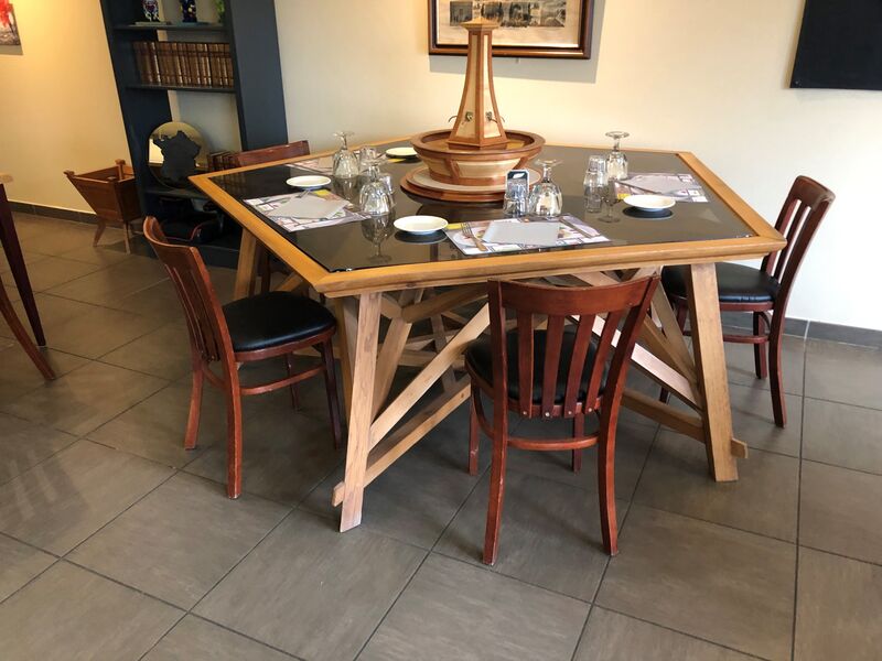 Table fabriquée par les charpentiers