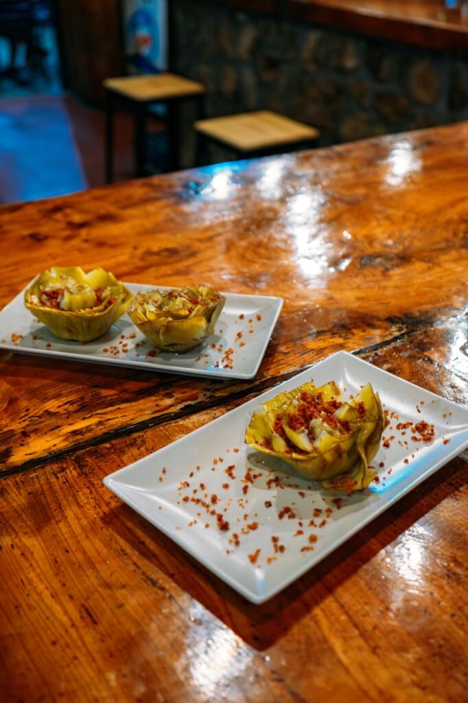 Flor de Alcachofa confitada con Jamón 