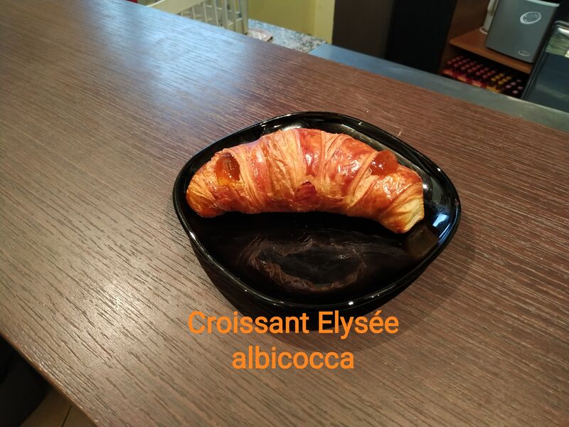 Cornetto Elysée con crema all'albicocca