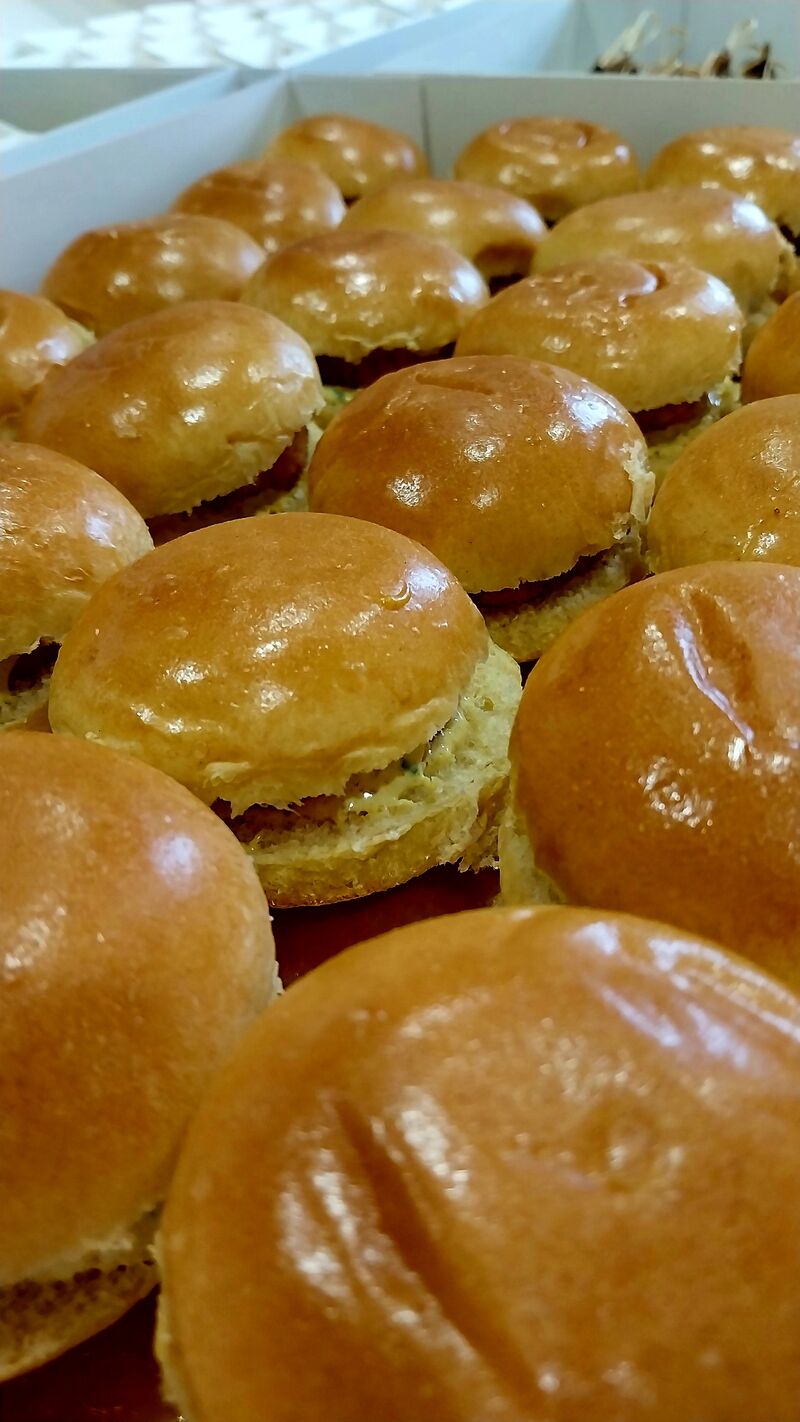 Burgers poisson coco, curry, citron