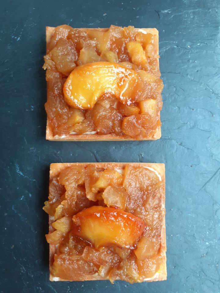 Tartelette aux pommes façon Tatin,
crème pâtissière à la vanille bourbon de Madagascar
4€