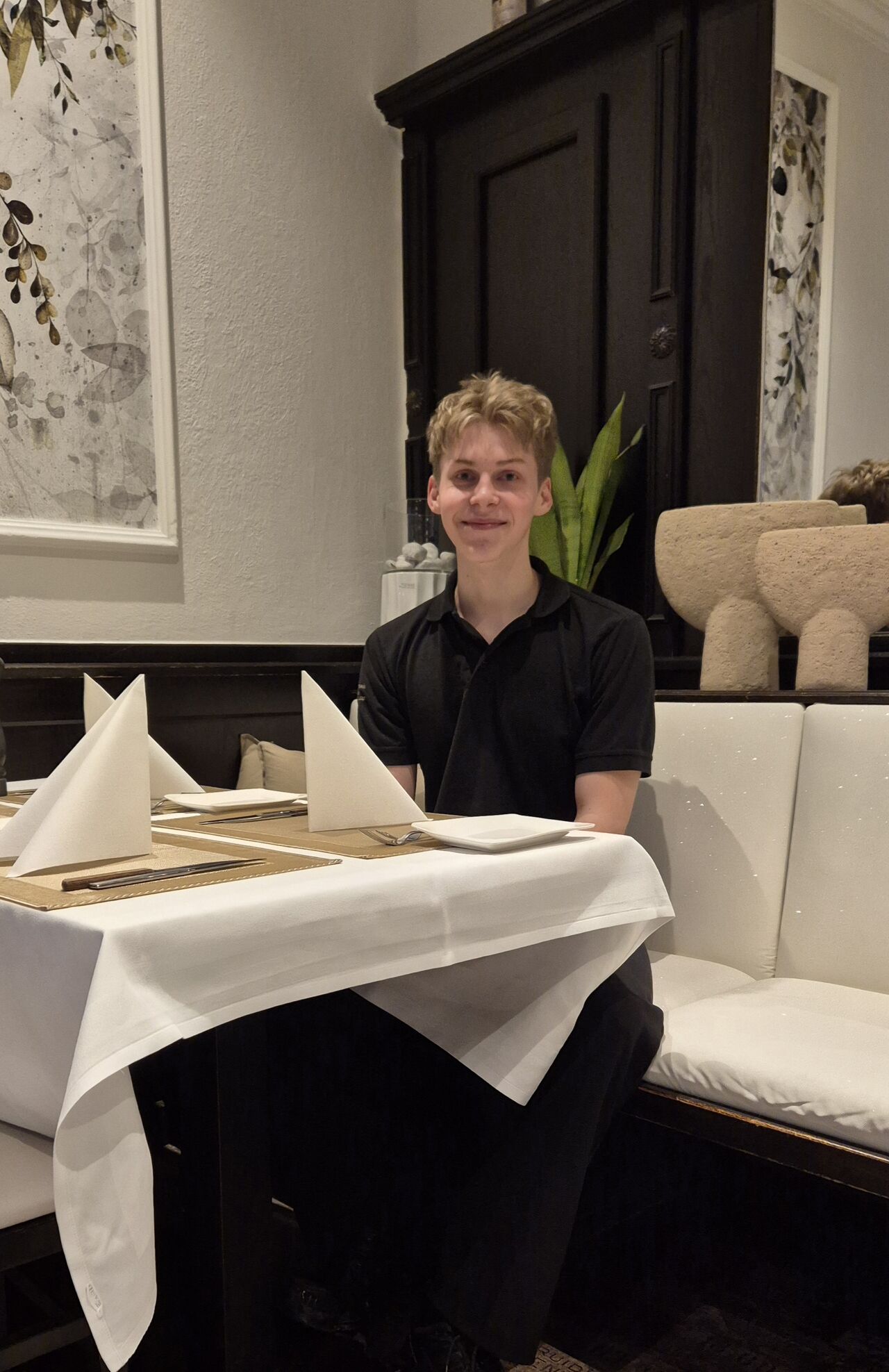 Julian, Aushilfe Service