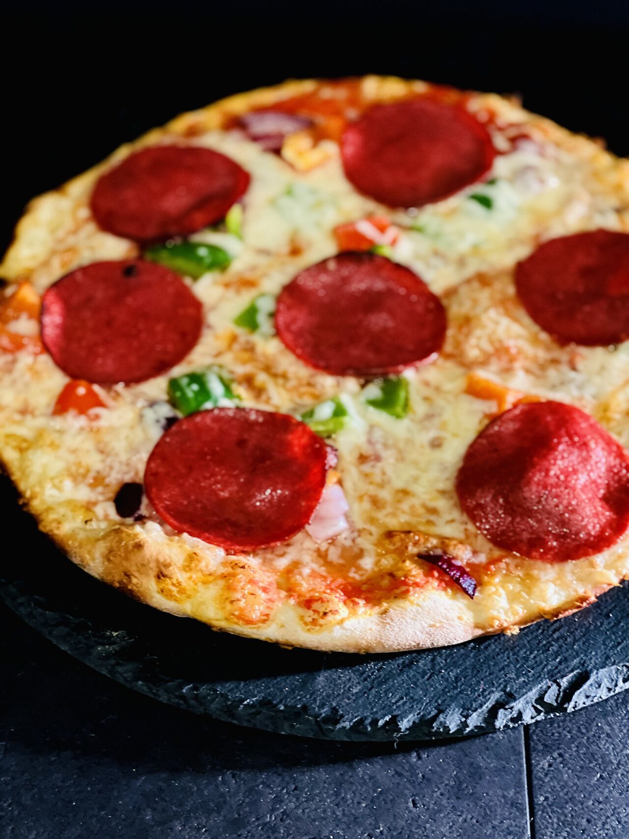 Kombiniere oder kreiere deine eigene Pizza
Ø 32cm