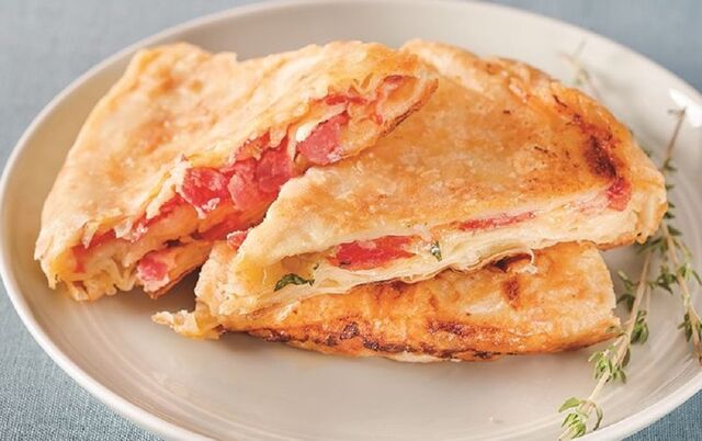 Paçanga Böreği - Pastry with Bacon&Tomato filling