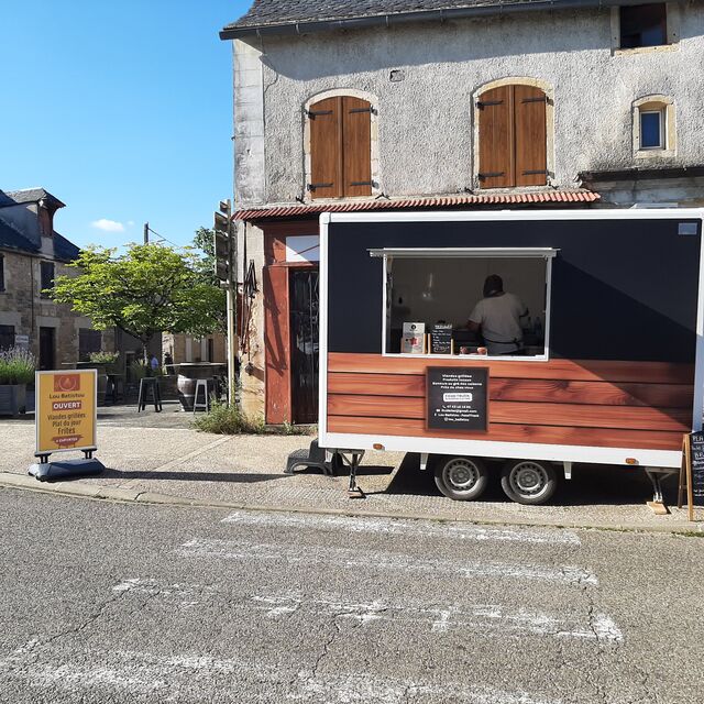 Puylagarde (en face de l'Auberge des deux bois)