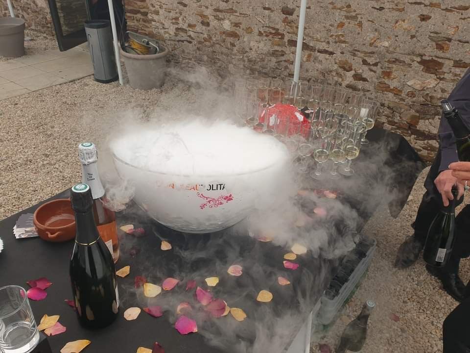 Nous sommes à vos côtés lors de vos plus beaux évènements: mariages, anniversaires, baptême,...