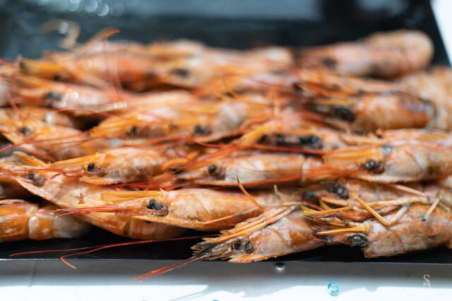 Atelier gambas rôties sur son lit de fondue de poireau aux agrumes de Menton.