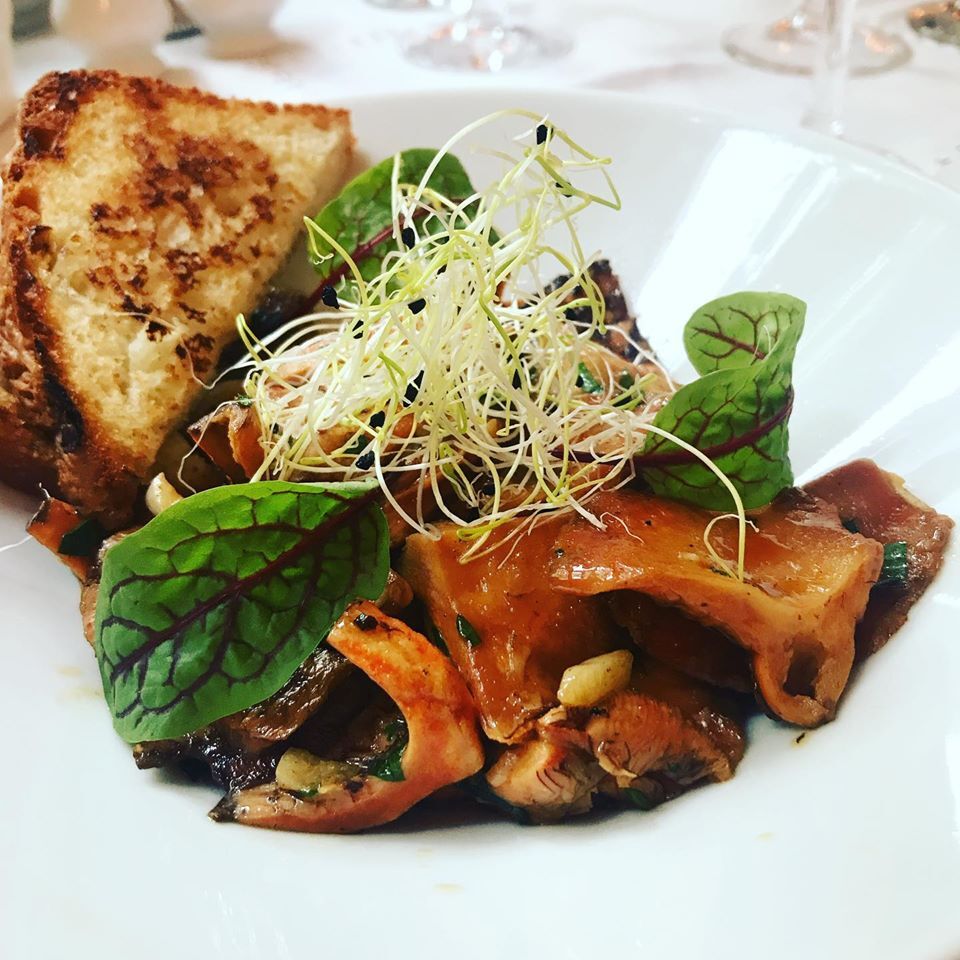 Rydze smażone na klarowanym maśle z czosnkiem i natką