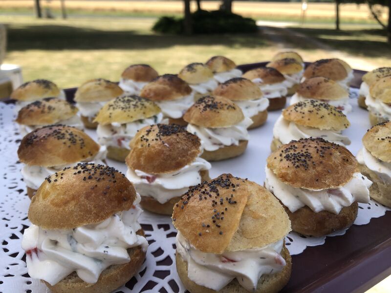 Briochette crème aux herbes
Brochette melon magret fumé