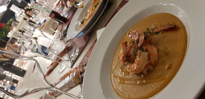 Vellutata di ceci con gamberoni al Brandy