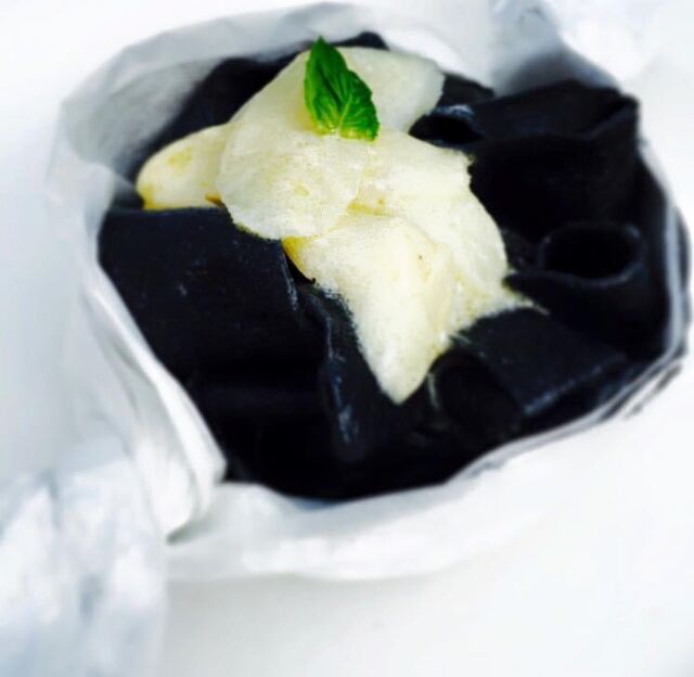 Pasta vegan con crema di asparagi bianchi