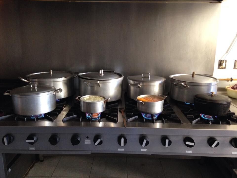 AO SABADO AO ALMOÇO OS TACHOS SÃO O OS REIS DA COZINHA
